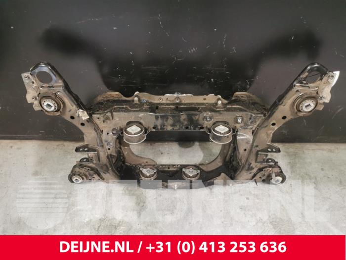 Rear support beam from a Volvo V60 II (ZW) 2.0 T6 16V Twin Engine 2021
