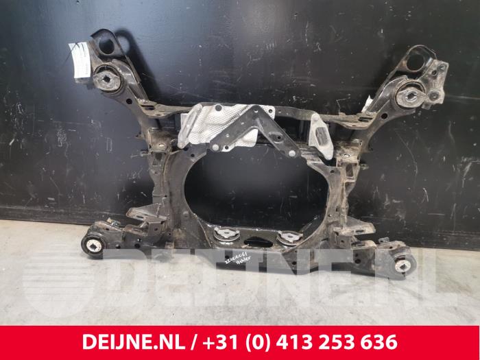 Rear support beam from a Volvo V60 II (ZW) 2.0 T6 16V Twin Engine 2021
