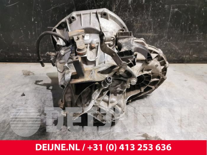 Getriebe van een Opel Movano 2.3 CDTi 16V RWD 2012
