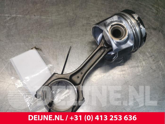 Usados Pistón Volvo XC60 I (DZ) 2.0 D4 16V Precio € 80,00 Norma de margen ofrecido por van Deijne Onderdelen Uden B.V.