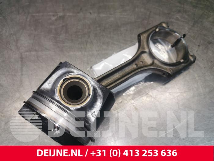 Usados Pistón Volvo XC60 I (DZ) 2.0 D4 16V Precio € 80,00 Norma de margen ofrecido por van Deijne Onderdelen Uden B.V.