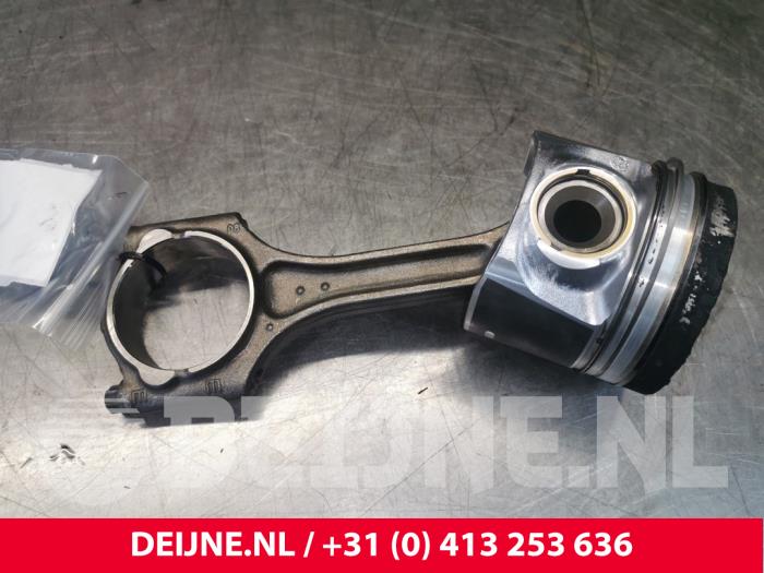 Usados Pistón Volvo XC60 I (DZ) 2.0 D4 16V Precio € 80,00 Norma de margen ofrecido por van Deijne Onderdelen Uden B.V.