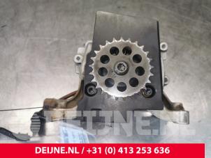Usagé Pompe à huile Volvo S80 (AR/AS) 2.0 D4 16V Prix € 100,00 Règlement à la marge proposé par van Deijne Onderdelen Uden B.V.
