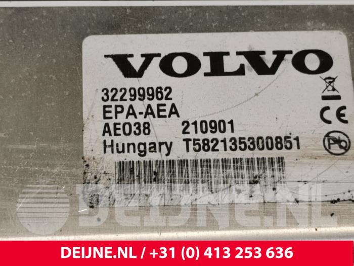 Chargeur de batterie d'un Volvo V60 II (ZW) 2.0 T6 16V Twin Engine 2021