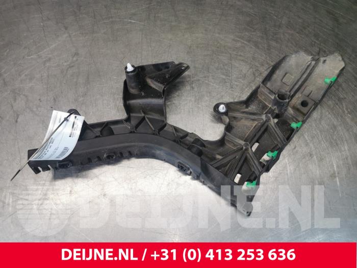 Rear bumper bracket, right from a Volvo V60 II (ZW) 2.0 T6 16V Twin Engine 2021