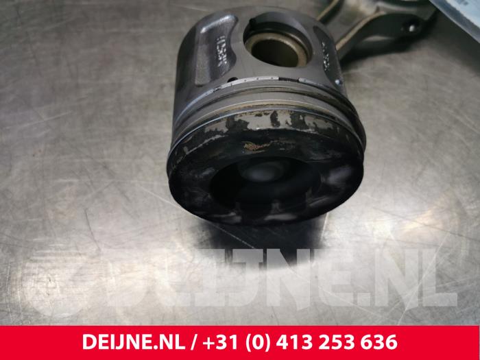 Kolben van een Ford Transit 2015