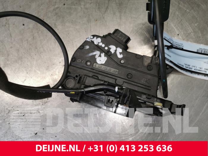 Serrure portière mécanique 2portes droite d'un Opel Vivaro 1.6 CDTI 95 Euro 6 2018