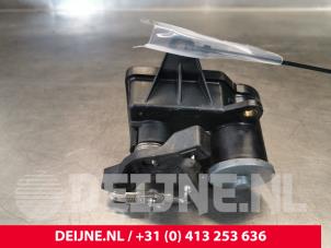 Used Stepper motor Mercedes Vito Price € 60,50 Inclusive VAT offered by van Deijne Onderdelen Uden B.V.