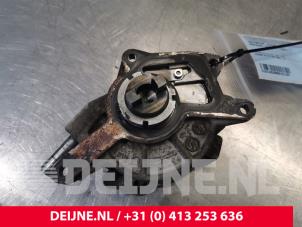 Używane Pompa prózniowa (Diesel) Mercedes Vito Cena € 48,40 Z VAT oferowane przez van Deijne Onderdelen Uden B.V.