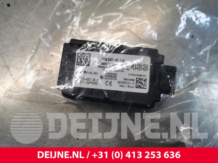 Begagnade Däcktrycksantenn Tesla Model S 75D Pris € 36,30 Inklusive moms erbjuds av van Deijne Onderdelen Uden B.V.