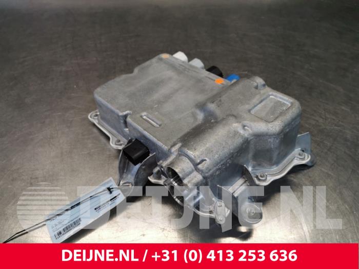 Używane HV kontrola modul Tesla Model S 75D Cena € 302,50 Z VAT oferowane przez van Deijne Onderdelen Uden B.V.