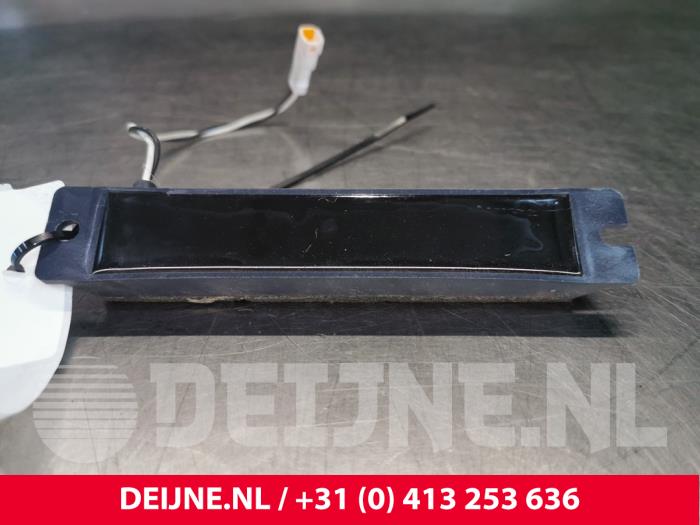Używane Keyless Entry-Antena Tesla Model S 75D Cena € 24,20 Z VAT oferowane przez van Deijne Onderdelen Uden B.V.