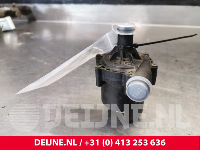 Begagnade Extra vattenpump Tesla Model S 75D Pris € 84,70 Inklusive moms erbjuds av van Deijne Onderdelen Uden B.V.