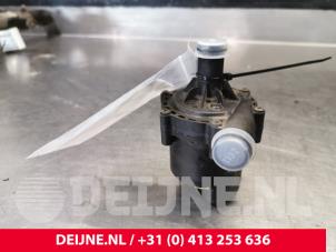 Used Additional water pump Tesla Model S 75D Price on request offered by van Deijne Onderdelen Uden B.V.