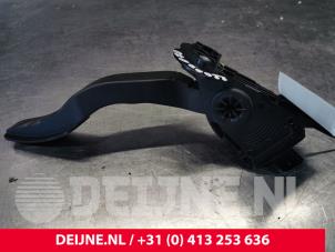 Used Accelerator pedal Tesla Model S 75D Price € 54,45 Inclusive VAT offered by van Deijne Onderdelen Uden B.V.