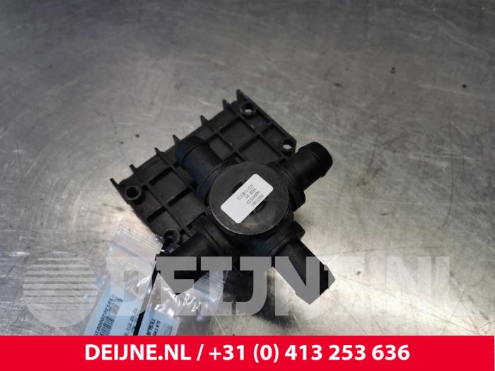 Begagnade Extra vattenpump Tesla Model S 75D Pris € 121,00 Inklusive moms erbjuds av van Deijne Onderdelen Uden B.V.