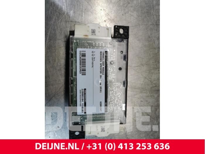 Używane Modul immobilizera Mercedes Sprinter 3,5t (910.0/910.1/907.1/907.2) 314 CDI 2.1 D FWD Cena € 363,00 Z VAT oferowane przez van Deijne Onderdelen Uden B.V.