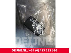 Used Antenna Amplifier Mercedes Sprinter 3,5t (910.0/910.1/907.1/907.2) 314 CDI 2.1 D FWD Price € 60,50 Inclusive VAT offered by van Deijne Onderdelen Uden B.V.