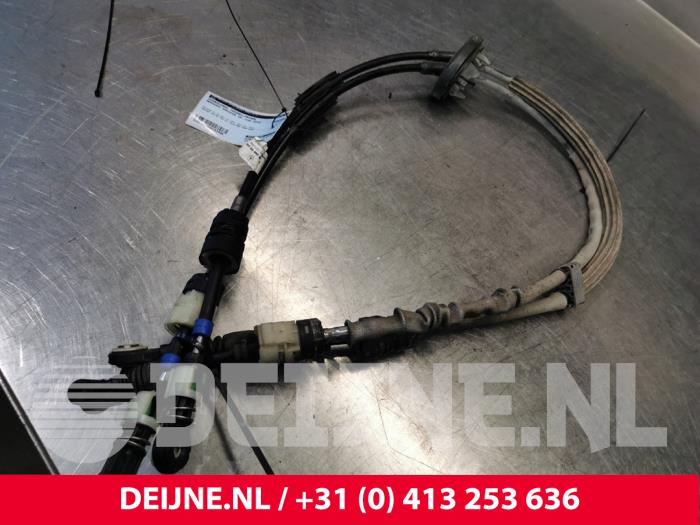 Usagé Câble commutation boîte de vitesse Mercedes Sprinter 3,5t (910.0/910.1/907.1/907.2) 314 CDI 2.1 D FWD Prix € 90,75 Prix TTC proposé par van Deijne Onderdelen Uden B.V.