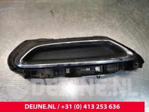 Used Bumper grille Volkswagen Passat (3G2) 1.4 GTE Hybrid 16V Price € 25,00 Margin scheme offered by van Deijne Onderdelen Uden B.V.