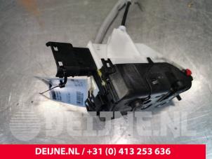 Used Minibus/van rear door lock mechanism Peugeot Expert (VA/VB/VE/VF/VY) 1.6 Blue HDi 95 16V Price € 60,50 Inclusive VAT offered by van Deijne Onderdelen Uden B.V.