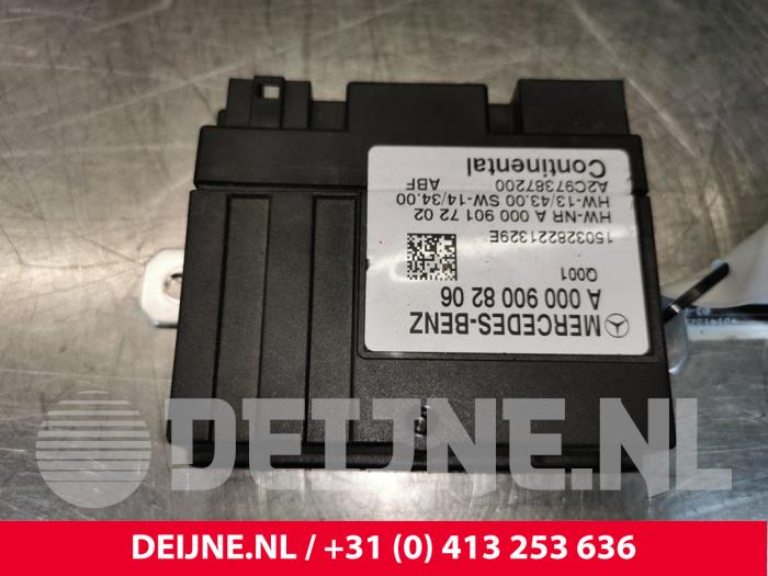 Usagé Module pompe carburant Mercedes Vito Tourer (447.7) 2.2 116 CDI 16V Prix € 30,25 Prix TTC proposé par van Deijne Onderdelen Uden B.V.