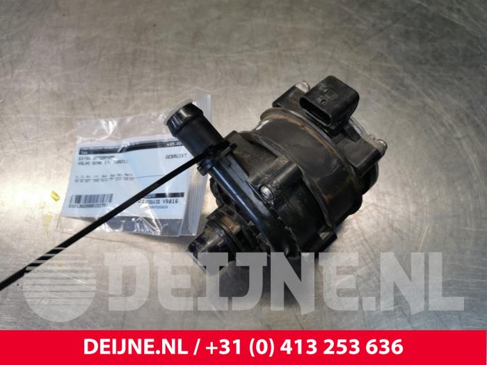 Begagnade Extra vattenpump Volvo XC40 (XZ) 1.5 T5 Plug-in Hybrid 16V Pris € 125,00 Marginaltabell erbjuds av van Deijne Onderdelen Uden B.V.