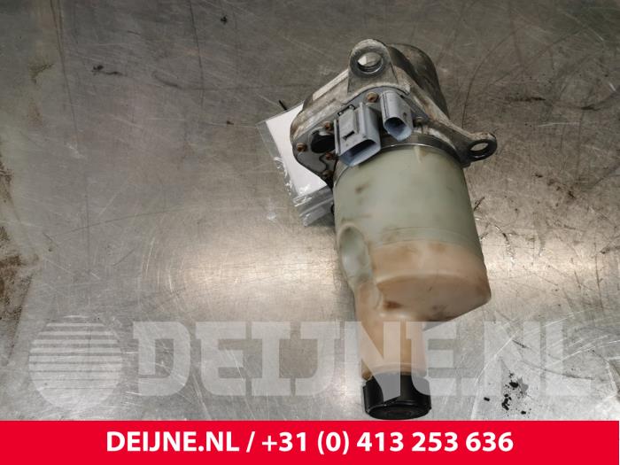 Power steering pump from a Volvo V50 (MW) 1.6 D 16V 2011