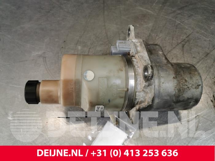 Usagé Pompe de direction Volvo V50 (MW) 1.6 D 16V Prix € 80,00 Règlement à la marge proposé par van Deijne Onderdelen Uden B.V.
