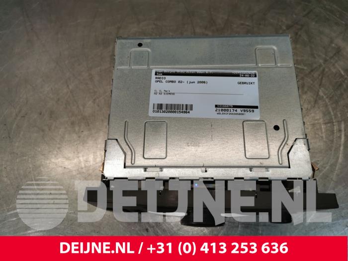 Używane Radio Opel Combo (Corsa C) 1.3 CDTI 16V Cena € 60,50 Z VAT oferowane przez van Deijne Onderdelen Uden B.V.