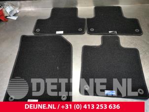 Używane Zestaw dywaników Volvo XC60 II (UZ) 2.0 B4 16V AWD Cena na żądanie oferowane przez van Deijne Onderdelen Uden B.V.