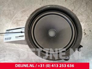 Used Speaker Volvo XC60 II (UZ) 2.0 B4 16V AWD Price € 30,00 Margin scheme offered by van Deijne Onderdelen Uden B.V.