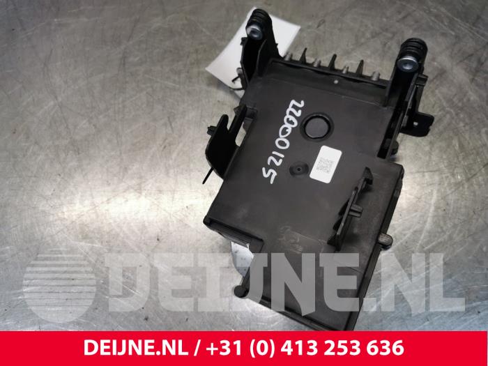 Battery control module Volvo XC60 II 2.0 B4 16V AWD 32300277