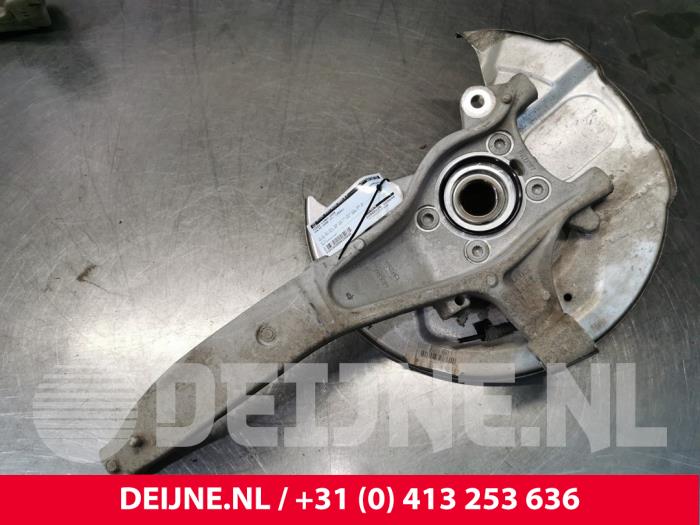 Knuckle, front left from a Volvo XC60 II (UZ) 2.0 B4 16V AWD 2022