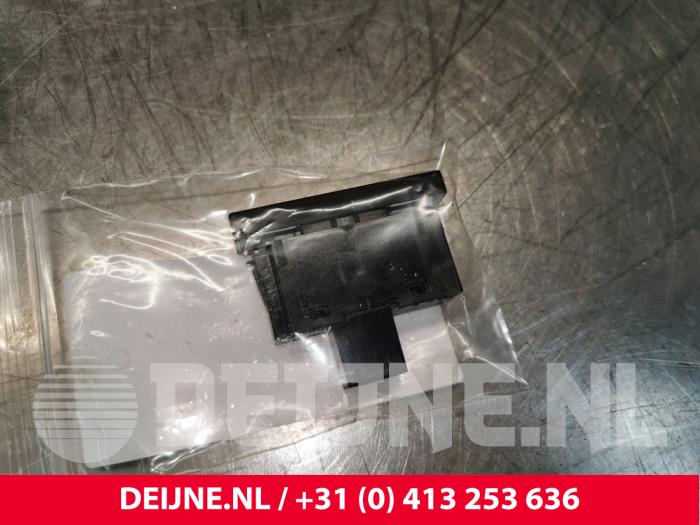 Używane Przelacznik ESP MAN TGE 2.0 TDI 4x4 Cena € 12,10 Z VAT oferowane przez van Deijne Onderdelen Uden B.V.