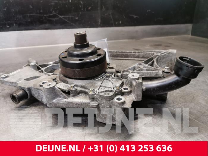 Alternator upper bracket from a Mercedes-Benz Sprinter 3,5t (906.63) 313 CDI 16V 4x4 2012