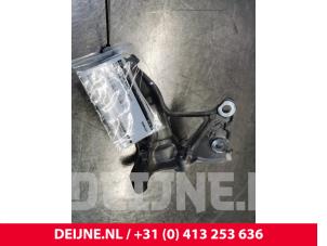 Used Alternator upper bracket Volvo V40 (MV) 1.6 D2 Price € 20,00 Margin scheme offered by van Deijne Onderdelen Uden B.V.