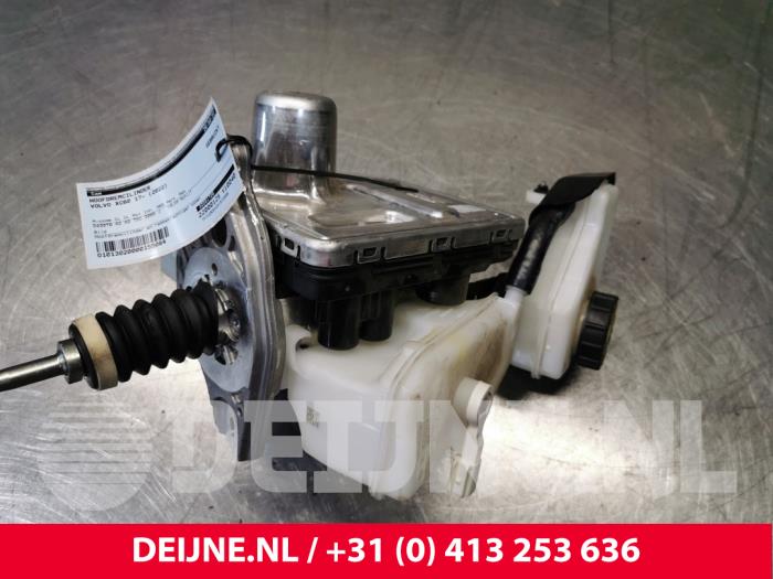 Used Master cylinder Volvo XC60 II (UZ) 2.0 B4 16V AWD Price € 370,00 Margin scheme offered by van Deijne Onderdelen Uden B.V.