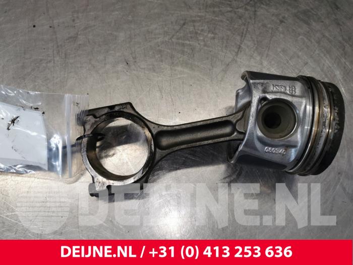 Usagé Piston Mercedes Vito (447.6) 1.6 111 CDI 16V Prix € 121,00 Prix TTC proposé par van Deijne Onderdelen Uden B.V.