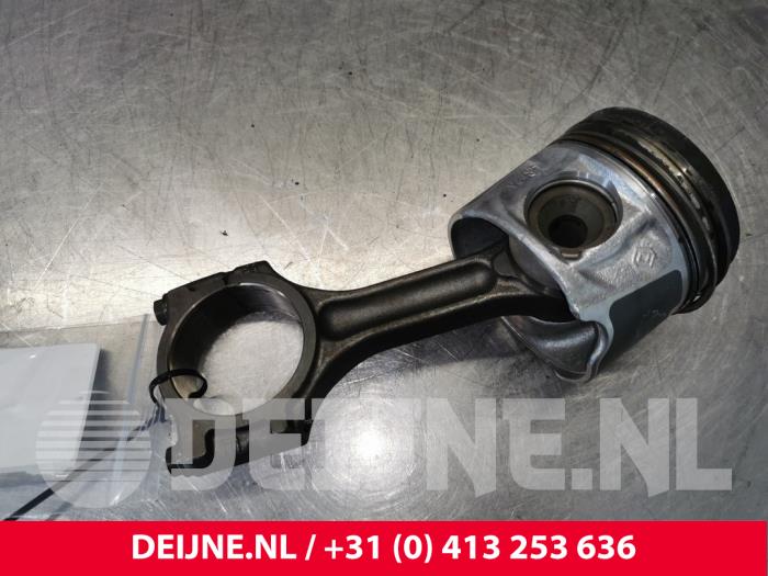 Usagé Piston Mercedes Vito (447.6) 1.6 111 CDI 16V Prix € 121,00 Prix TTC proposé par van Deijne Onderdelen Uden B.V.