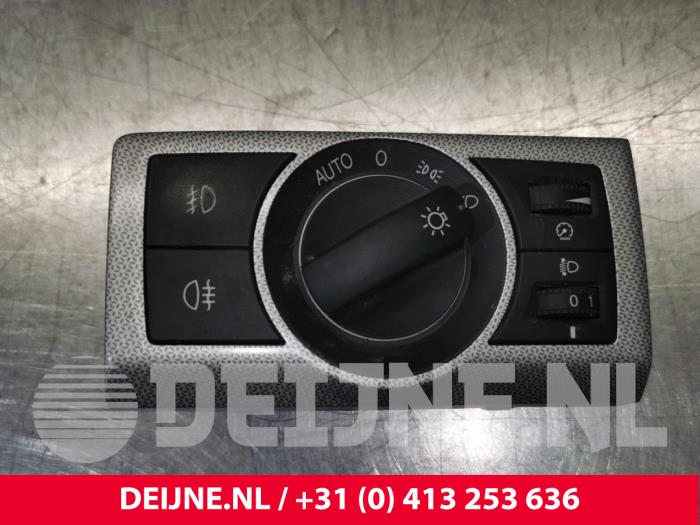 Używane Przelacznik swiatel Opel Antara (LA6) 2.2 CDTI 16V 4x2 Cena € 30,00 Procedura marży oferowane przez van Deijne Onderdelen Uden B.V.
