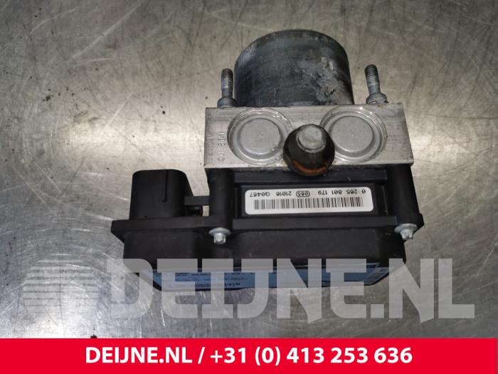 Używane Pompa ABS Citroen Berlingo 1.6 Hdi 75 Cena € 108,90 Z VAT oferowane przez van Deijne Onderdelen Uden B.V.