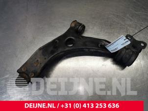 Usagé Bras de suspension bas avant droit Volvo V50 (MW) 2.0 16V Prix € 40,00 Règlement à la marge proposé par van Deijne Onderdelen Uden B.V.