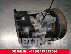 Używane Pompa wspomagania kierownicy Mercedes Vito (639.6) 2.2 109 CDI 16V Cena € 90,75 Z VAT oferowane przez van Deijne Onderdelen Uden B.V.