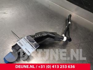 Używane Rurka do napelniania adblue zbiornik Volkswagen Crafter (SY) 2.0 TDI Cena € 90,75 Z VAT oferowane przez van Deijne Onderdelen Uden B.V.