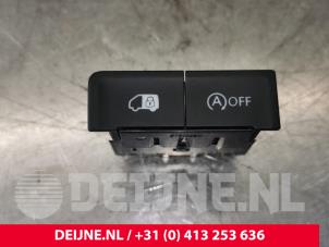 Używane Przelacznik Volkswagen Crafter (SY) 2.0 TDI Cena € 30,25 Z VAT oferowane przez van Deijne Onderdelen Uden B.V.