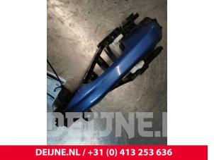 Używane Uchwyt drzwi prawych tylnych wersja 4-drzwiowa Volvo XC40 (XZ) 1.5 T3 Plug-in Hybrid 12V Cena € 35,00 Procedura marży oferowane przez van Deijne Onderdelen Uden B.V.
