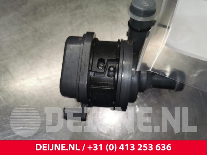 Używane Pompa wodna Volvo XC40 (XZ) 2.0 B4 16V Mild Hybrid Geartronic AWD Cena € 100,00 Procedura marży oferowane przez van Deijne Onderdelen Uden B.V.