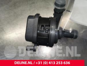 Usados Bomba de agua Volvo XC40 (XZ) 2.0 B4 16V Mild Hybrid Geartronic AWD Precio de solicitud ofrecido por van Deijne Onderdelen Uden B.V.