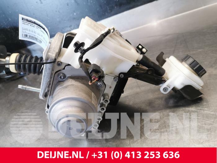 Used Master cylinder Volvo XC40 (XZ) 2.0 B4 16V Mild Hybrid Geartronic AWD Price € 450,00 Margin scheme offered by van Deijne Onderdelen Uden B.V.